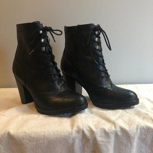 Size 9 White Mountain Ankle Boot - Black